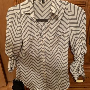 Women’s Express chiffon grey/cream chevron top